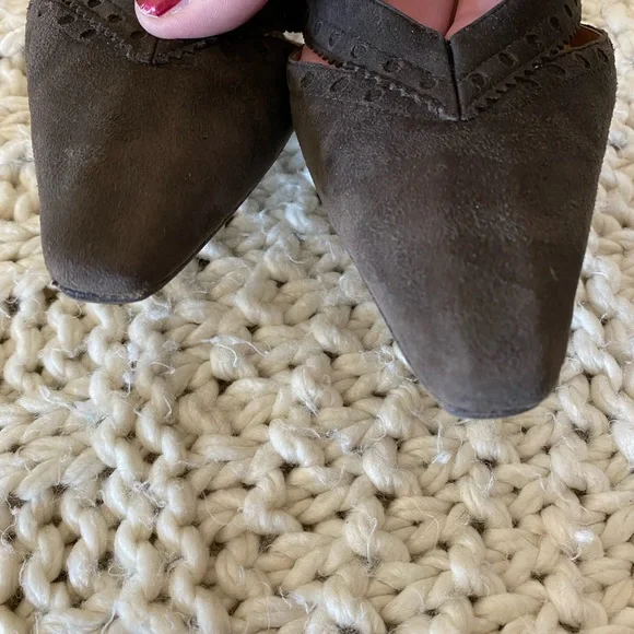 Gorgeous Gucci Heels - Picture 3 of 14